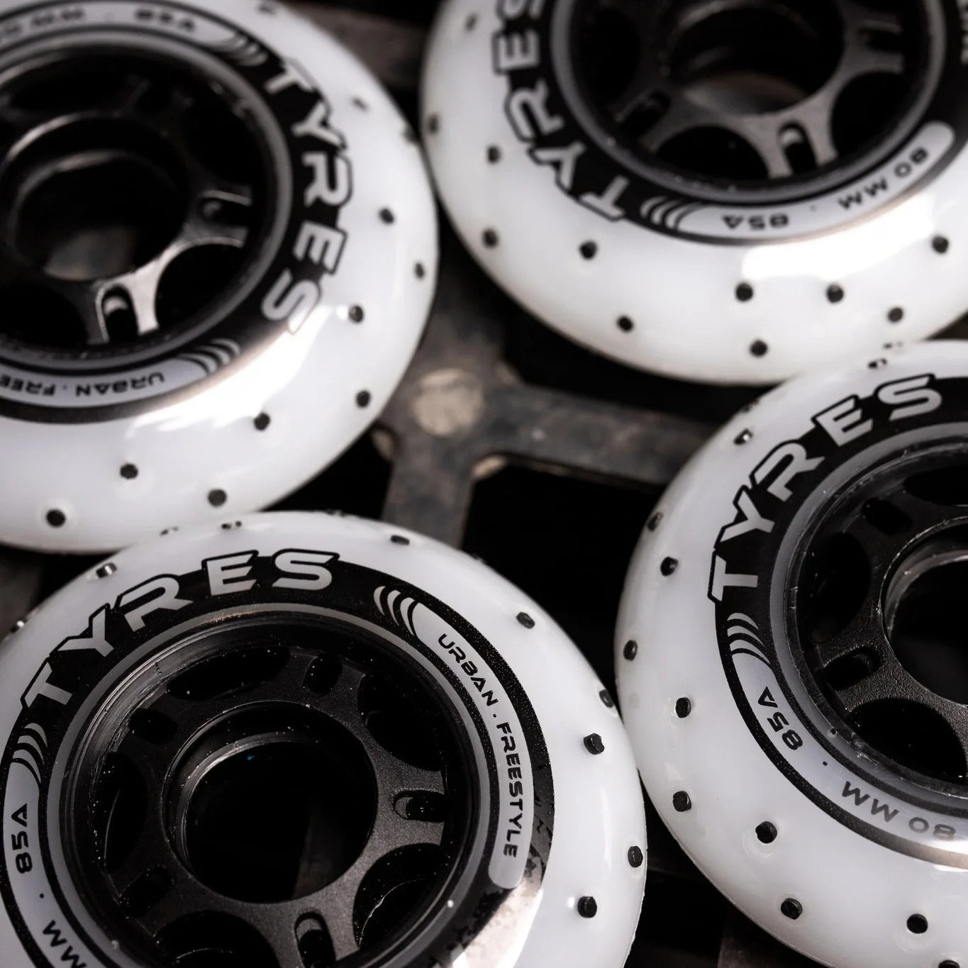 JOGO DE RODAS HD INLINE TYRES FAÍSCA BRANCO | 80MM 85A